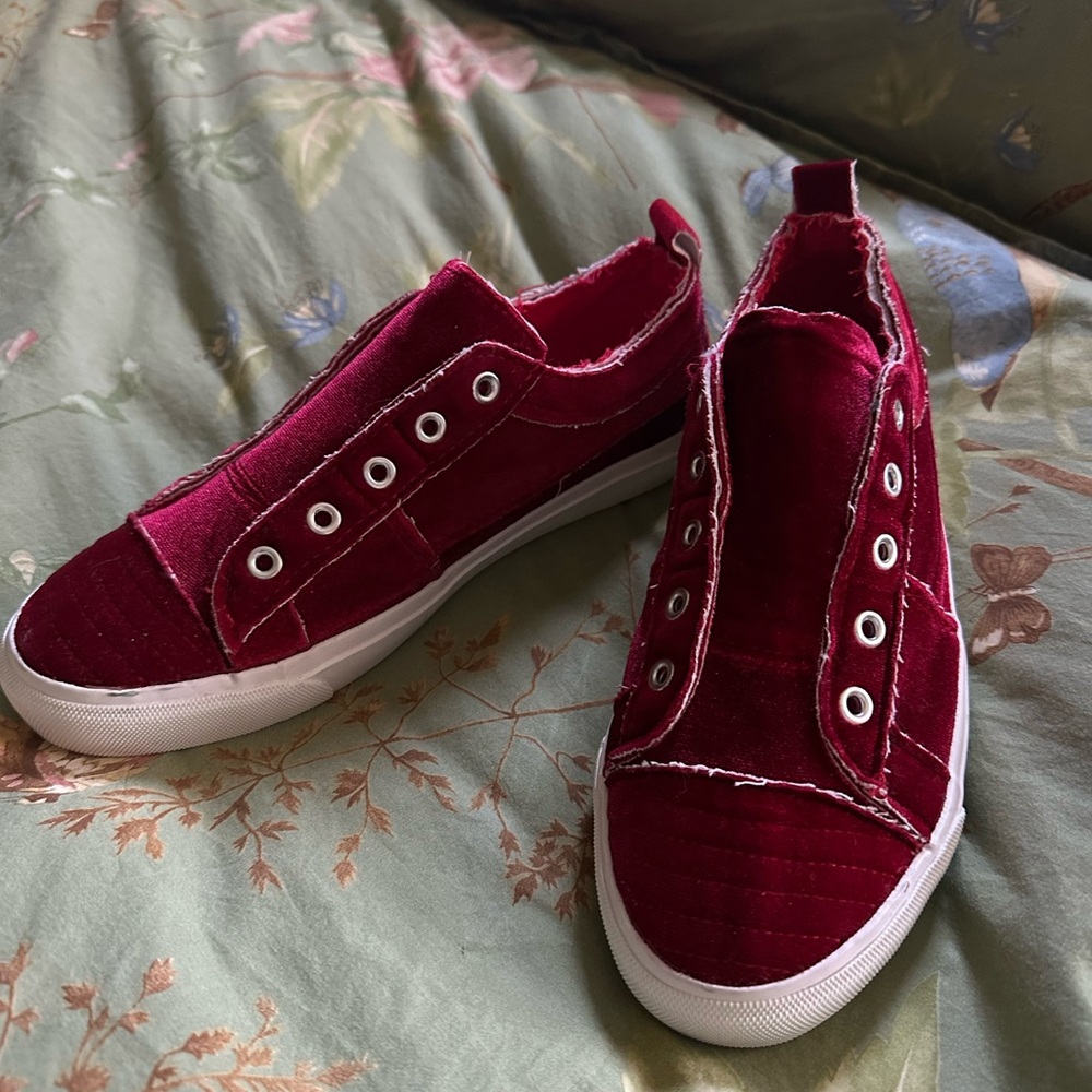 Corkys Women's Velvet Babalu Slip-On Sneakers 7